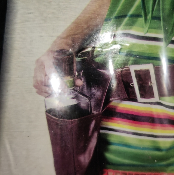 Sexy shooter ladie - Picture 5 of 6